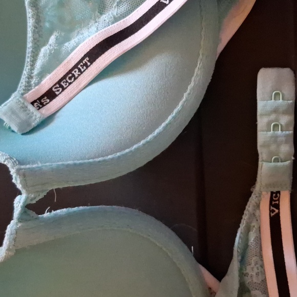 Victoria's Secret Padded Lace Bra - Picture 3 of 3